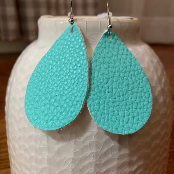 Bulk Spring Earring Set - Picture 3 of 6